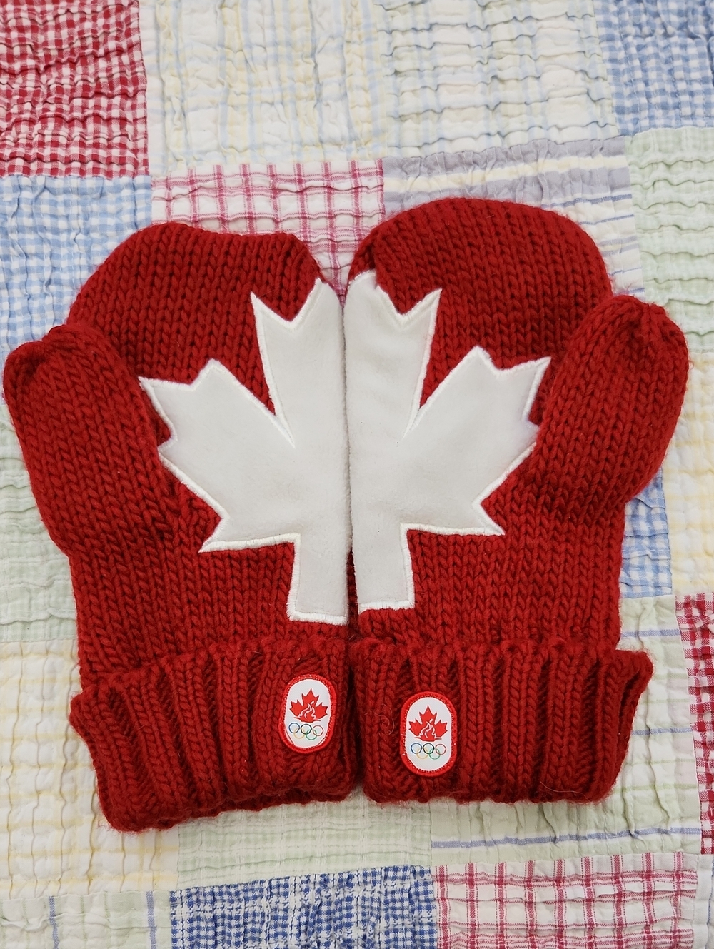 O/S 2010 HBC Red Maple Leaf Knit Mittens with Olympic Badge- Collectors Item